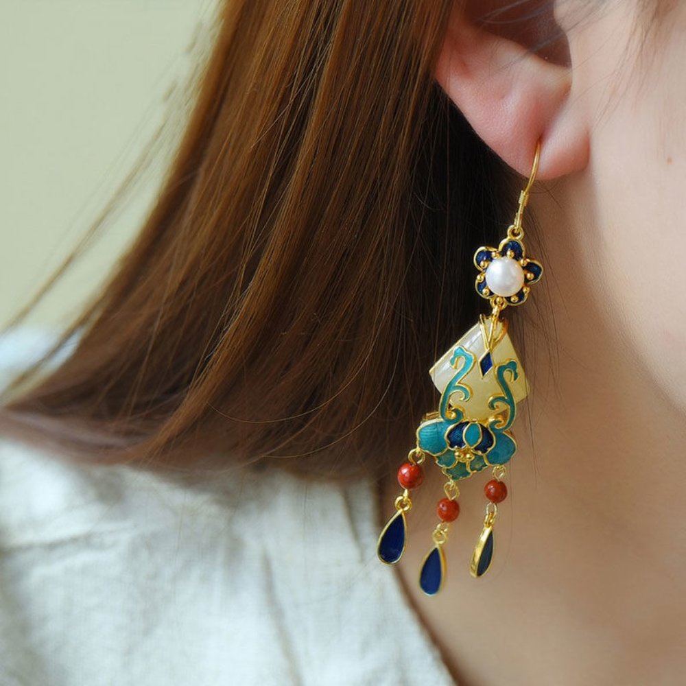 THE ROSALIN TASSEL EARRINGS - Picture 4 of 4